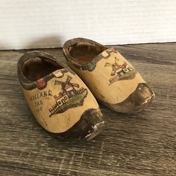 Vtg 1945 Hand Crafted Pair of Wooden Clogs - Picture 13 of 14